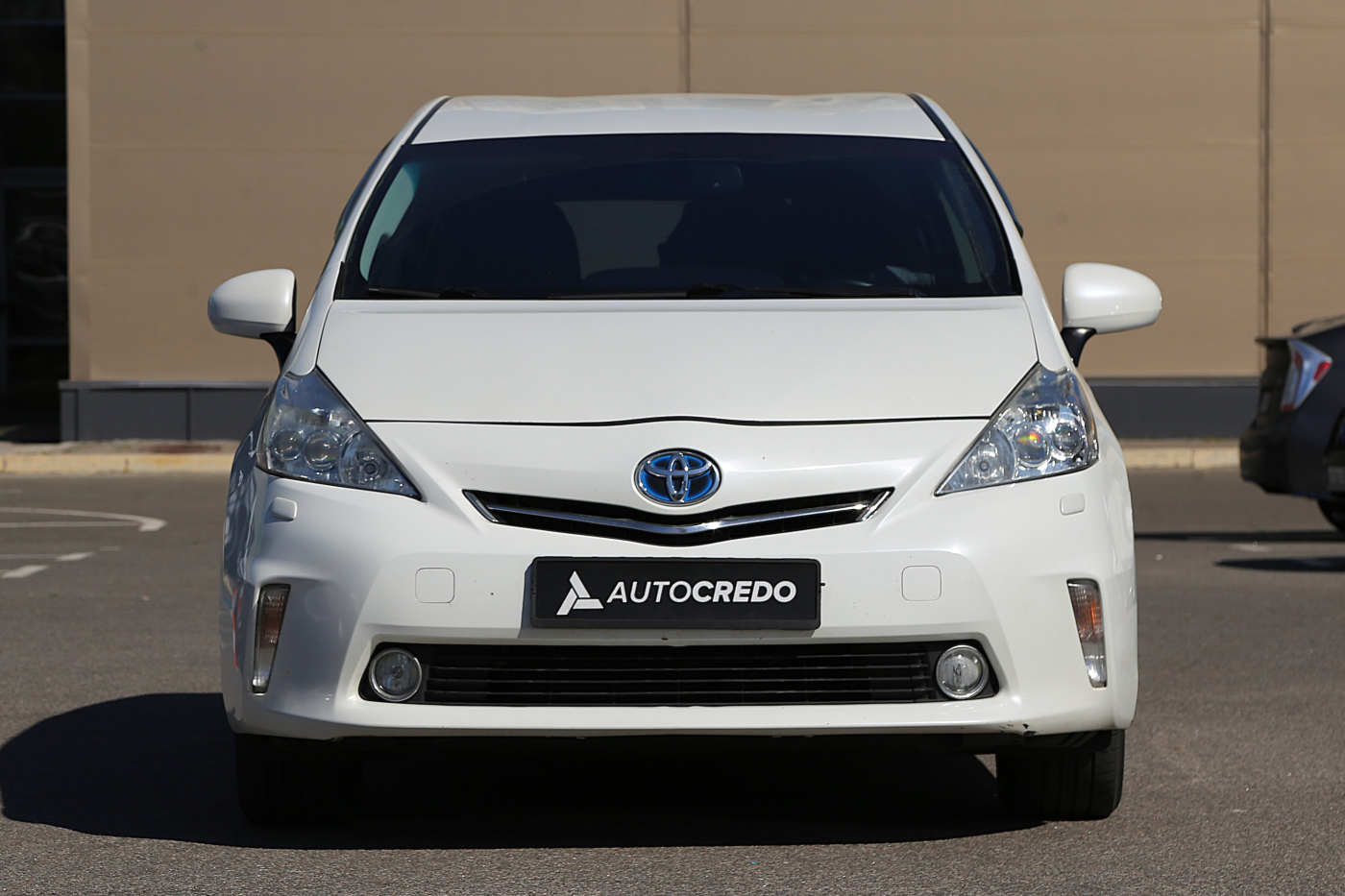Toyota Prius v