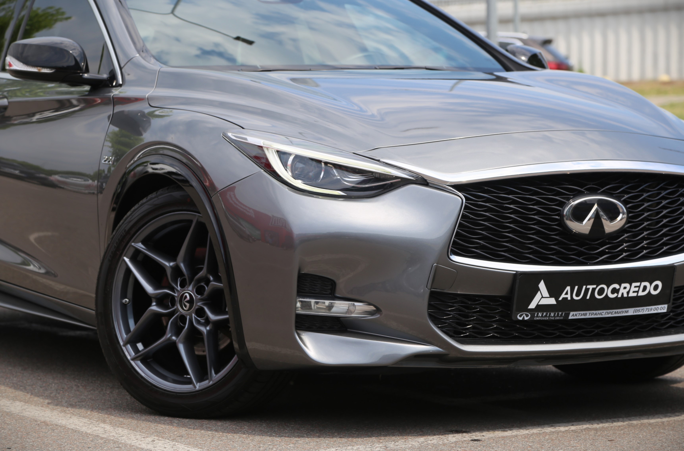 Infiniti Q30