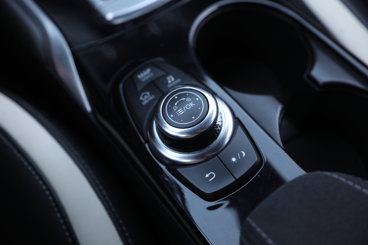 Infiniti Q30