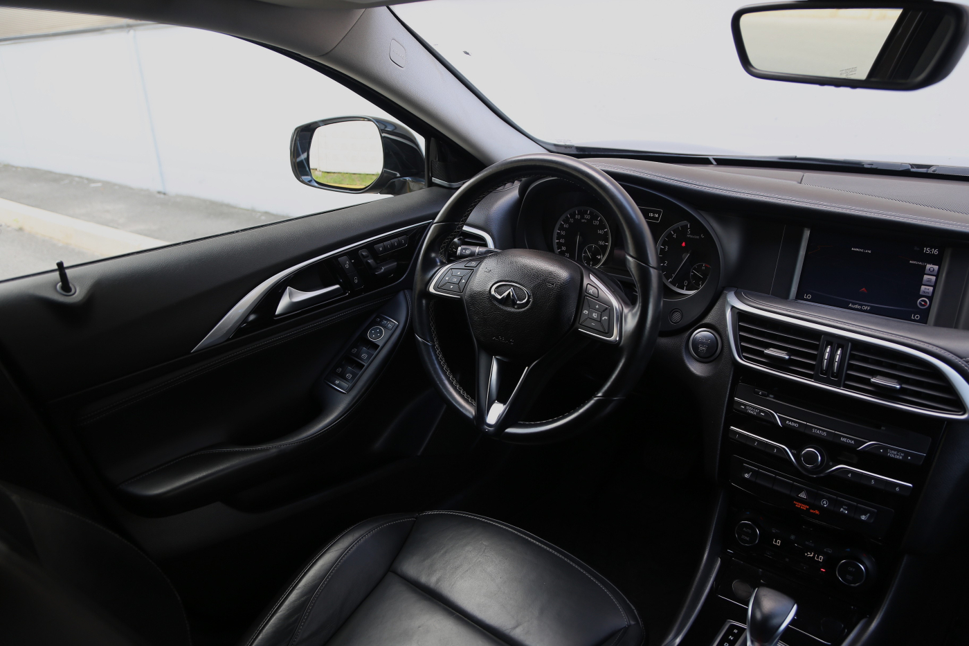 Infiniti QX30