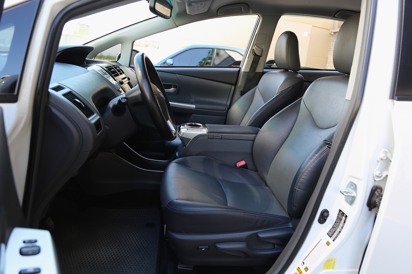Toyota Prius v