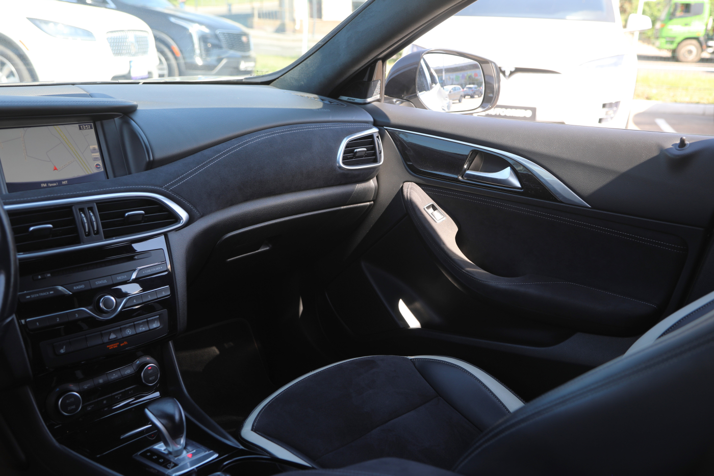 Infiniti Q30