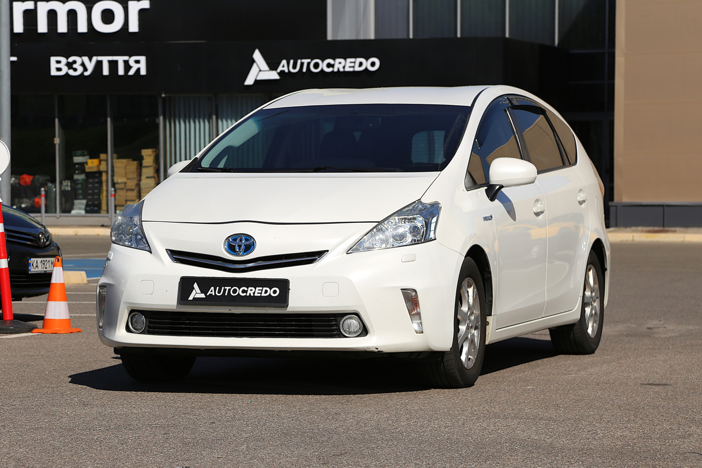 Toyota Prius v