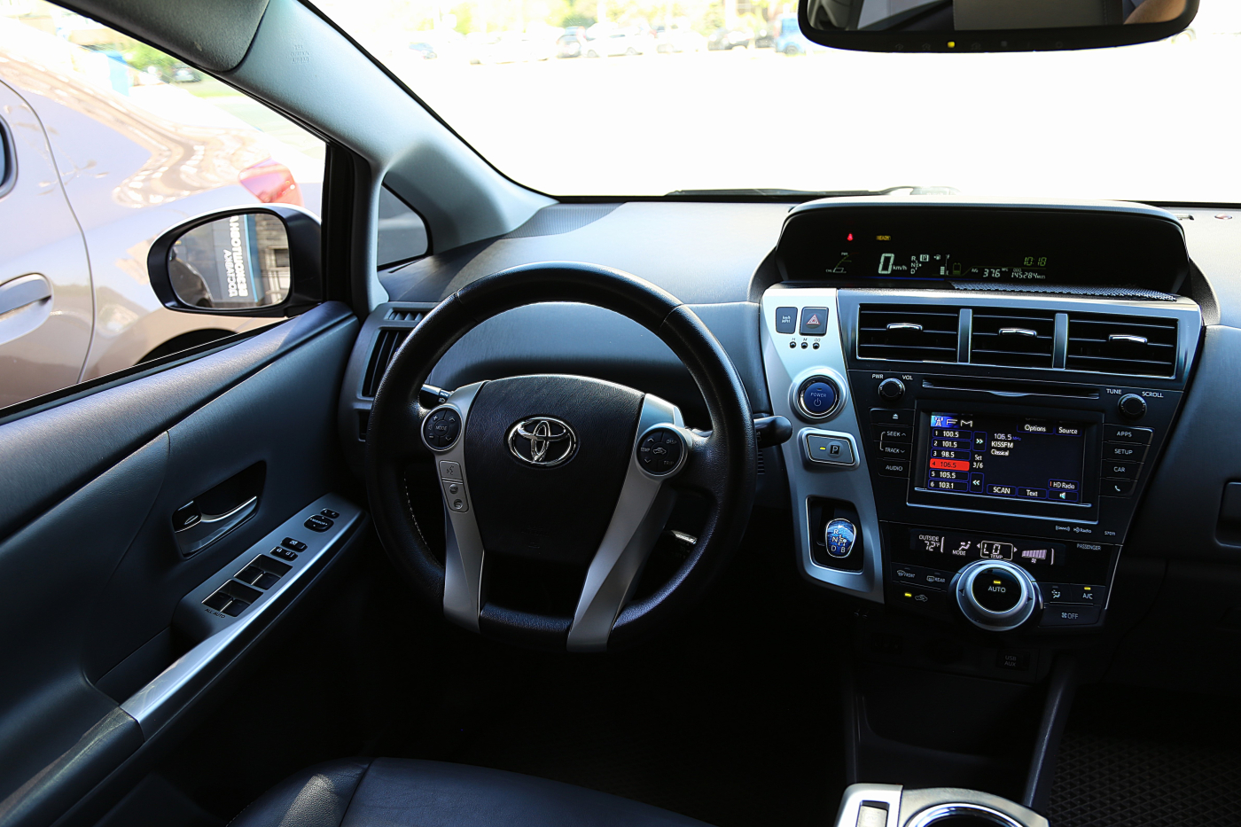 Toyota Prius v