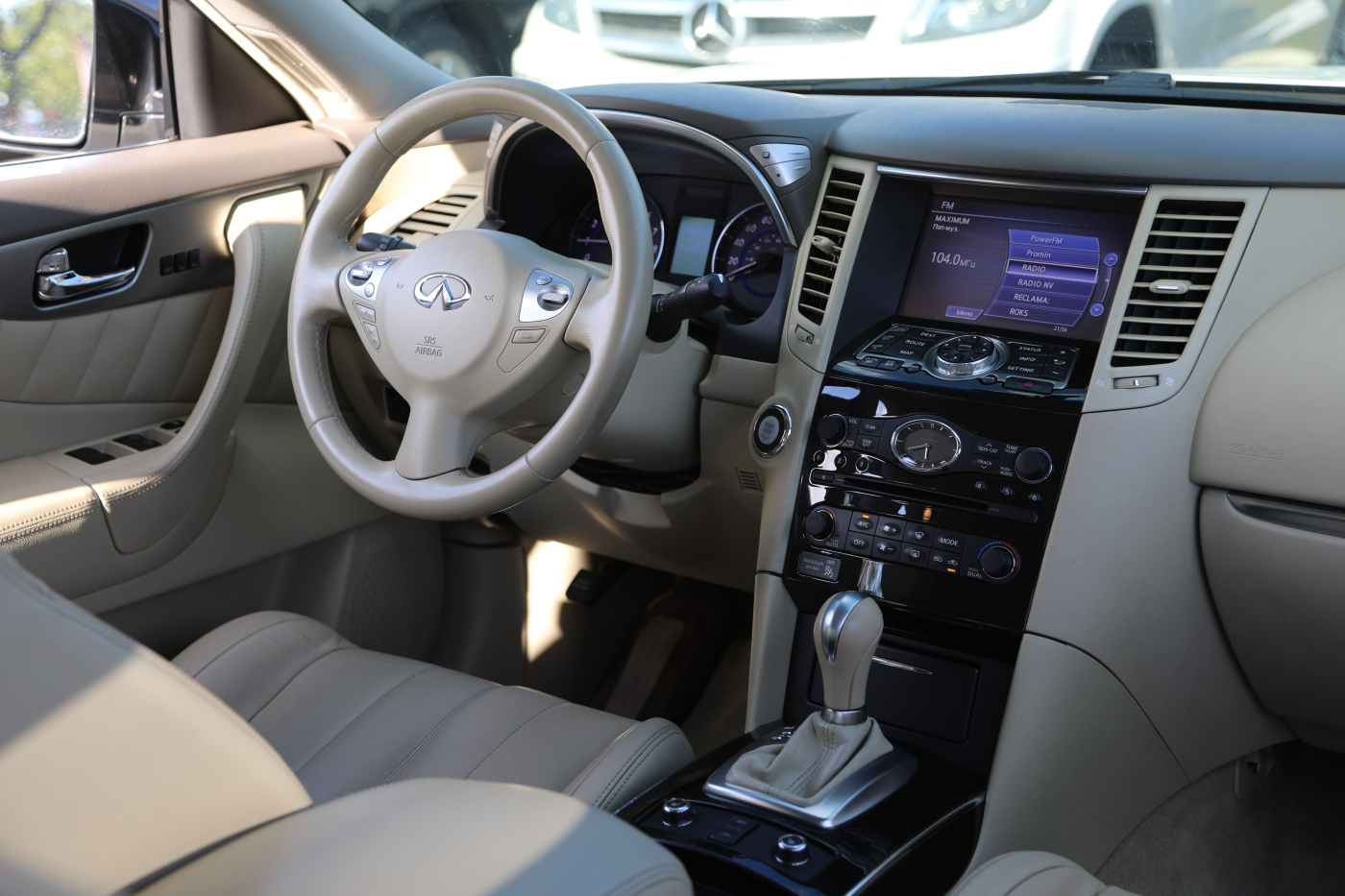 Infiniti QX70