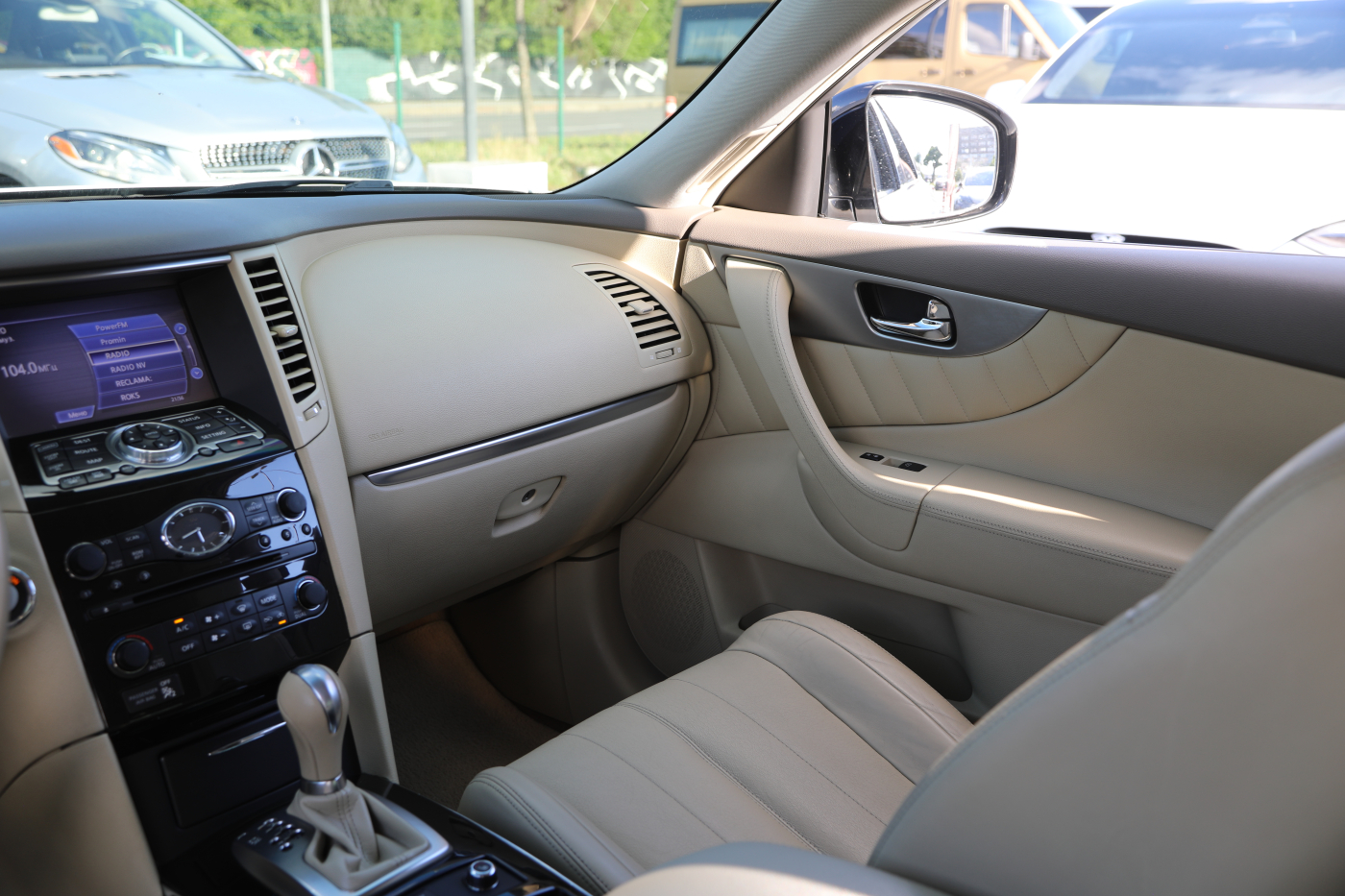 Infiniti QX70