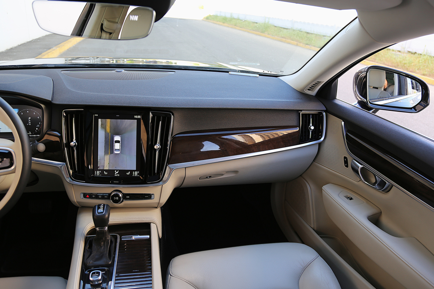 Volvo S90
