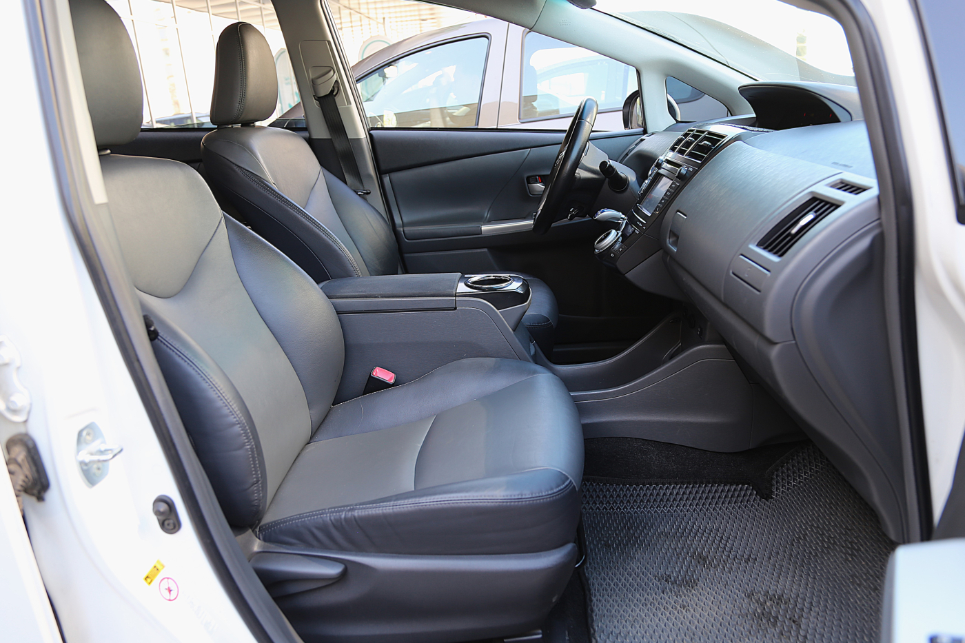 Toyota Prius v
