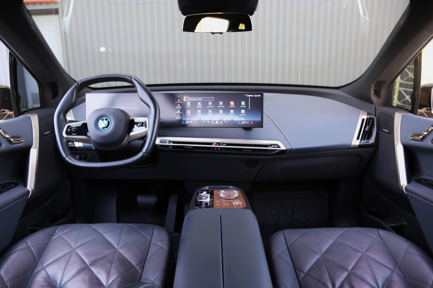 BMW iX
