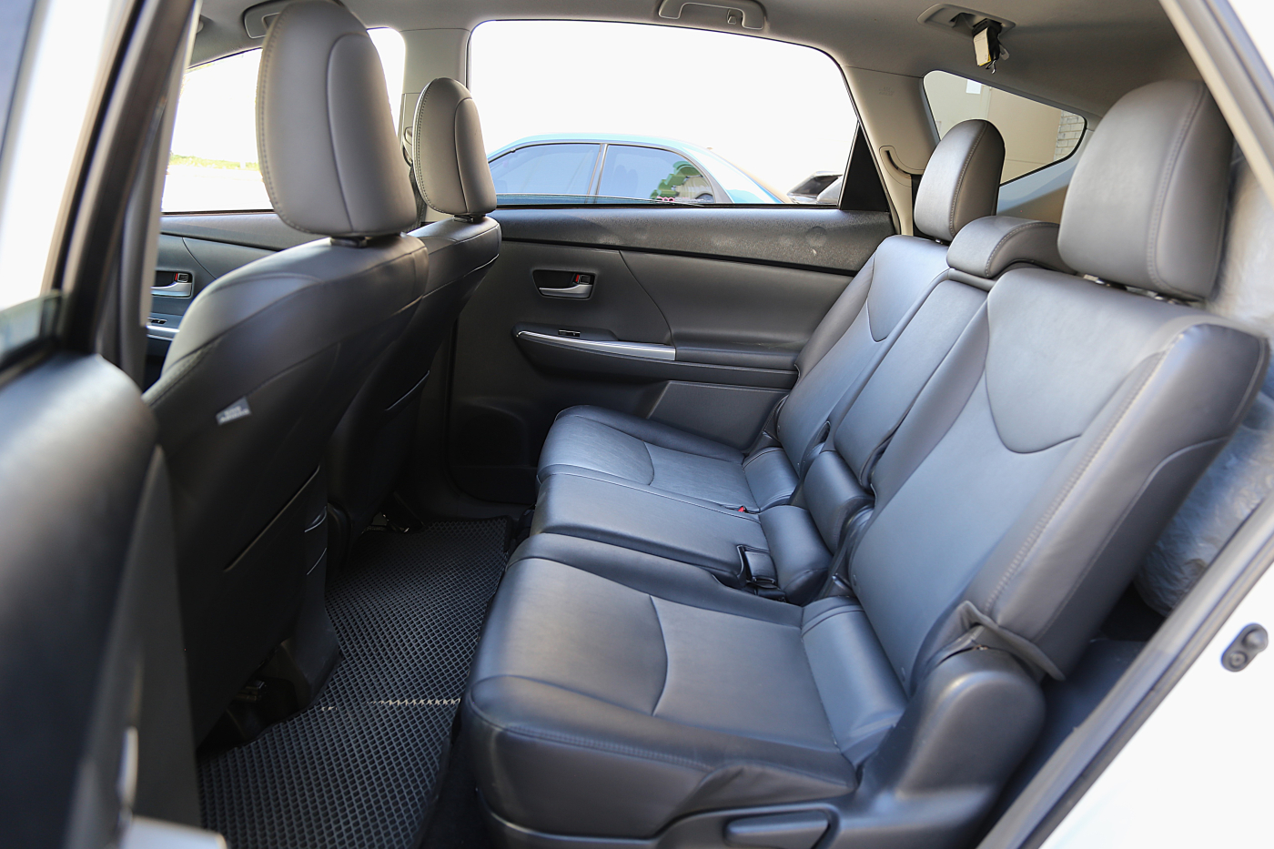 Toyota Prius v