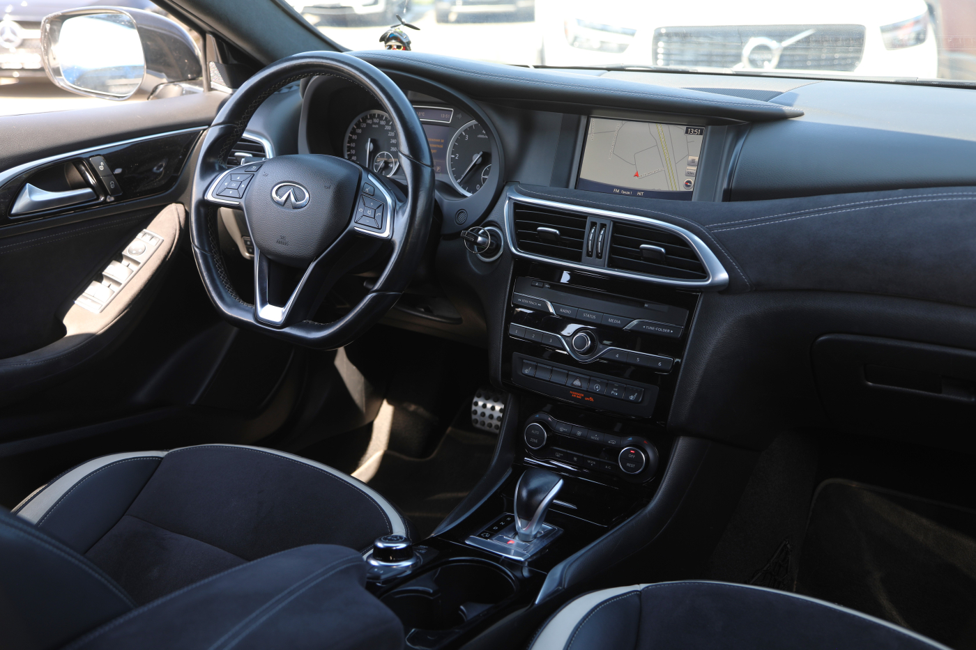 Infiniti Q30