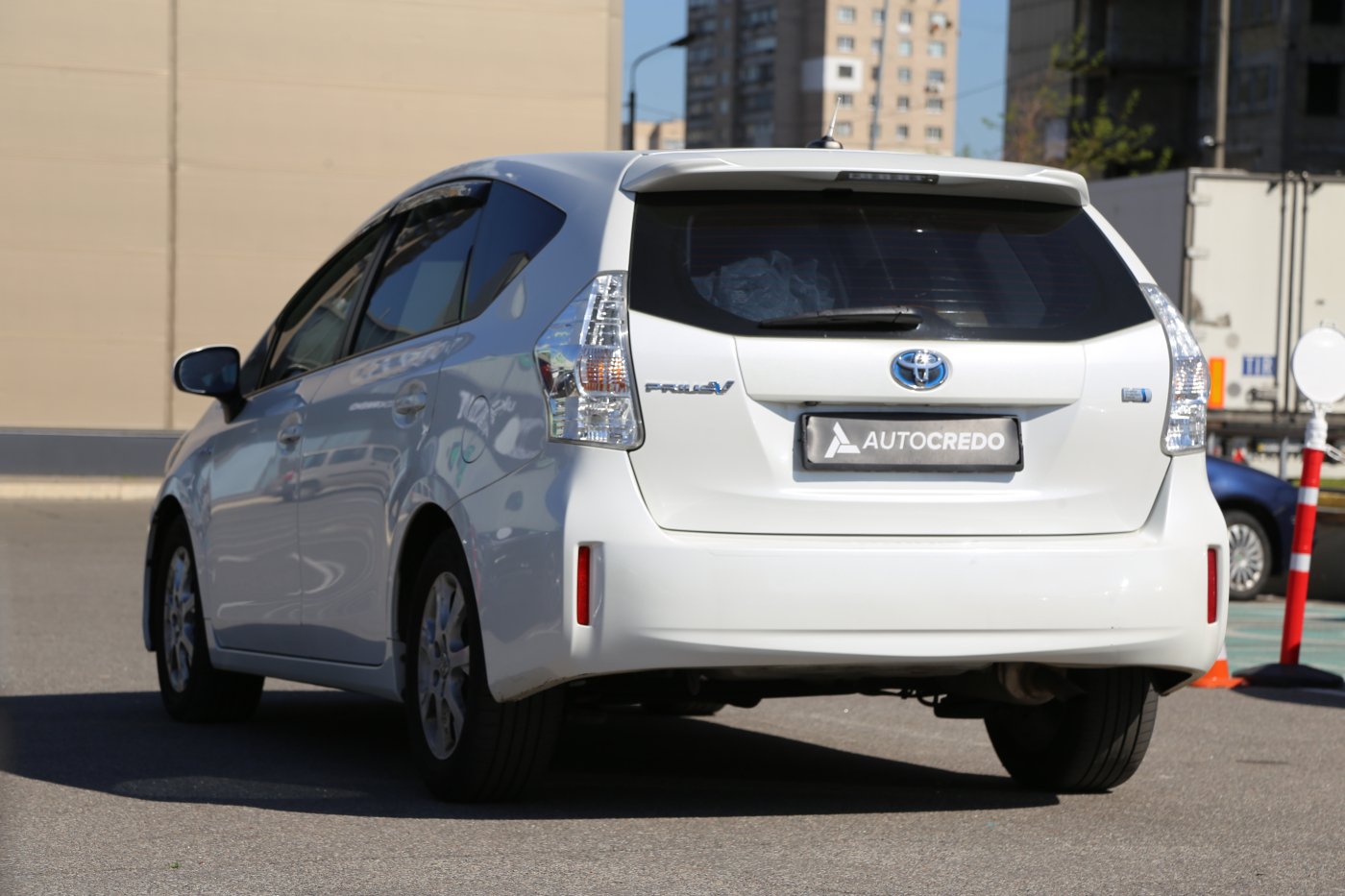 Toyota Prius v