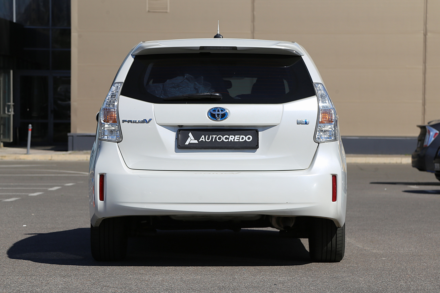 Toyota Prius v