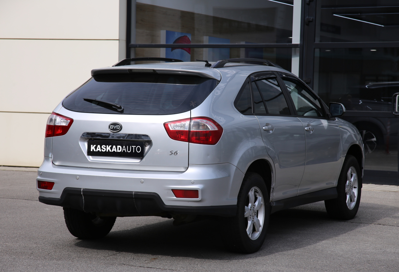 BYD S6