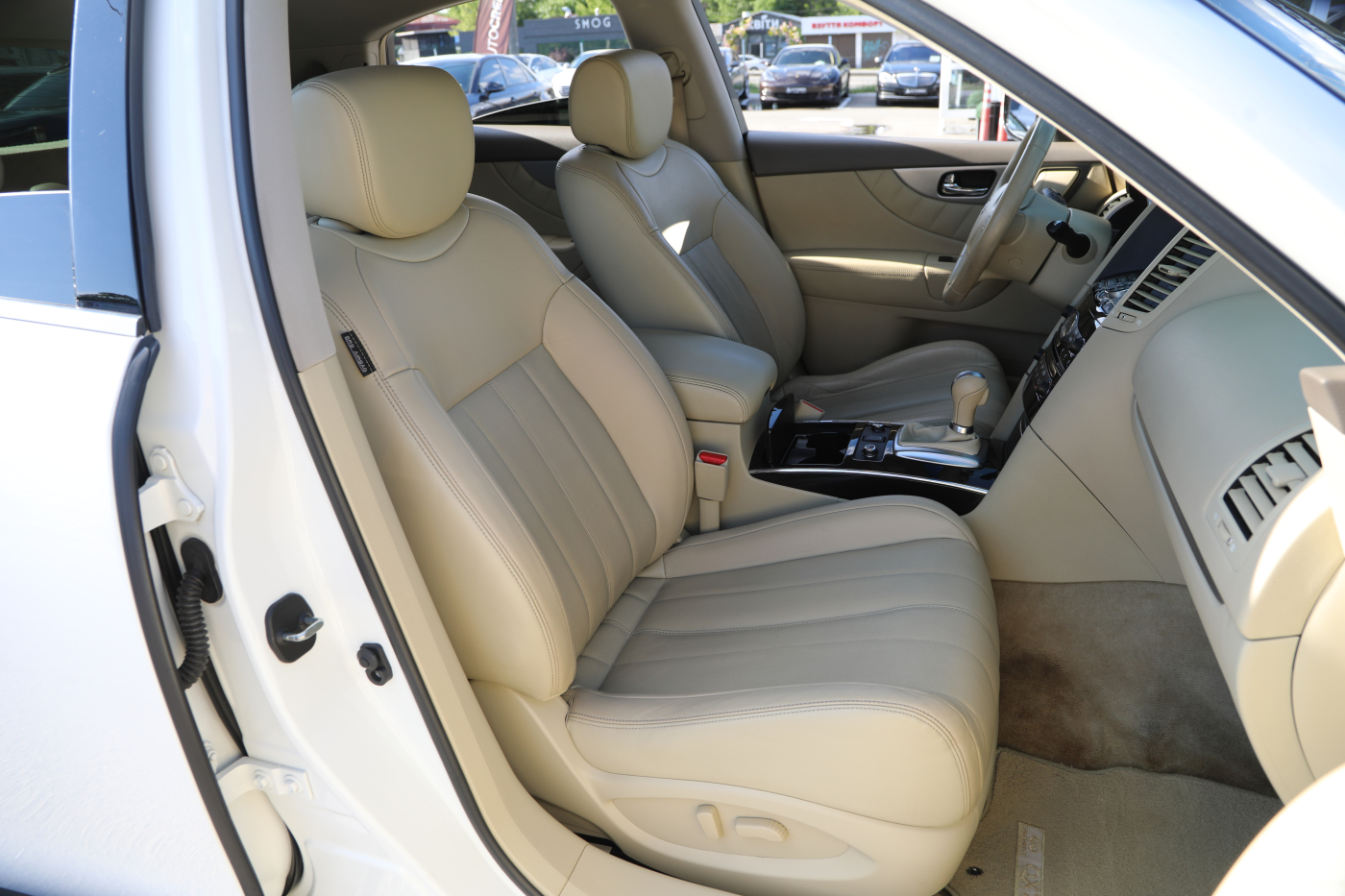 Infiniti QX70