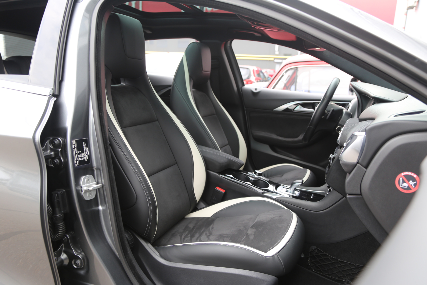 Infiniti Q30