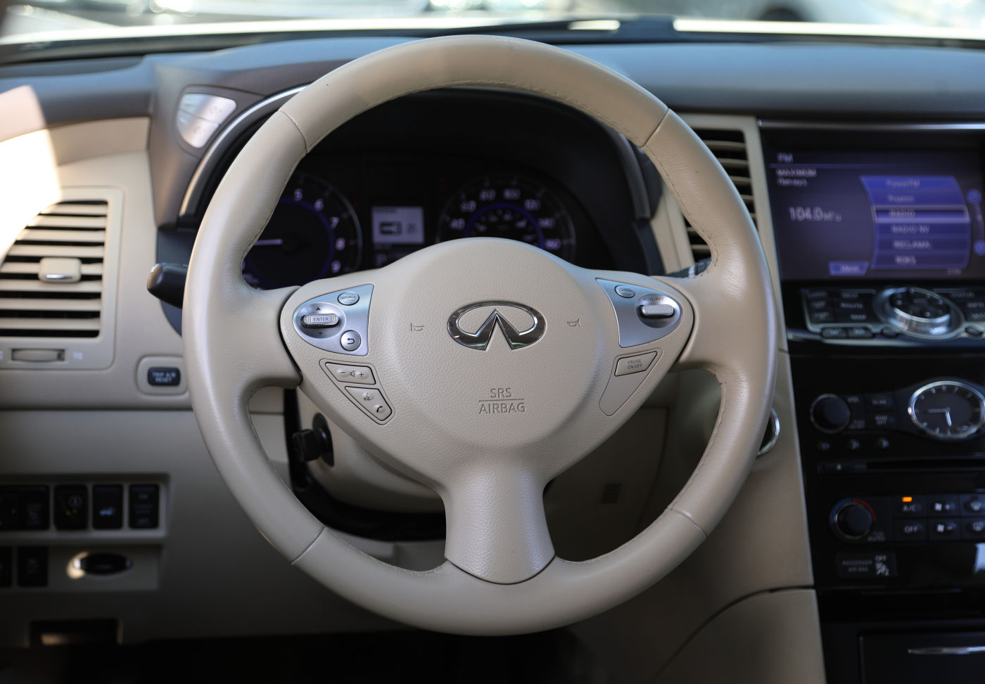Infiniti QX70