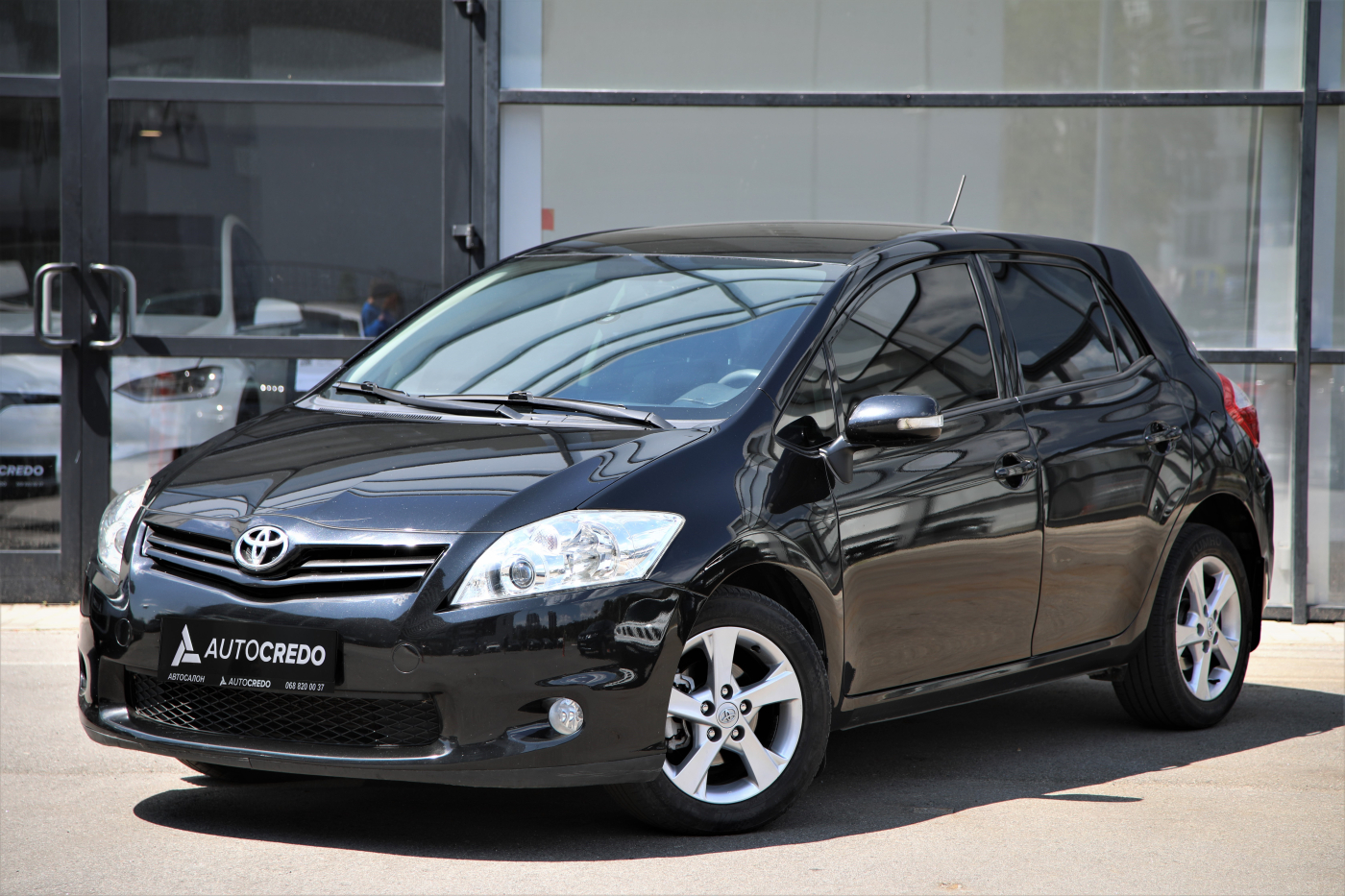 Buy a car Toyota Auris 2012 year - AutoCredo