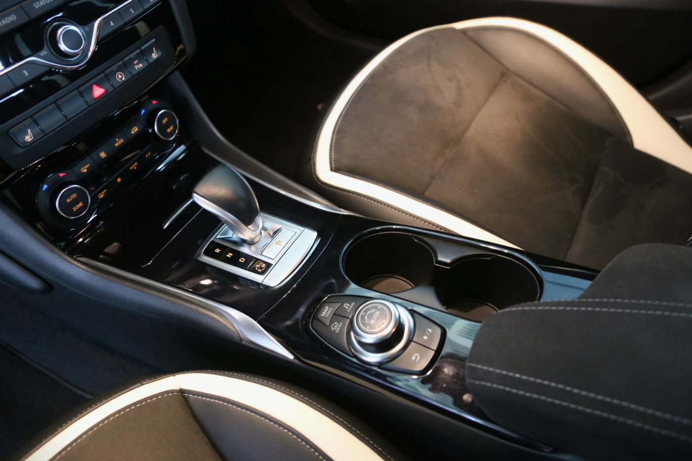 Infiniti Q30