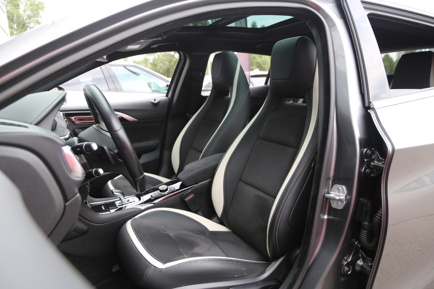 Infiniti Q30