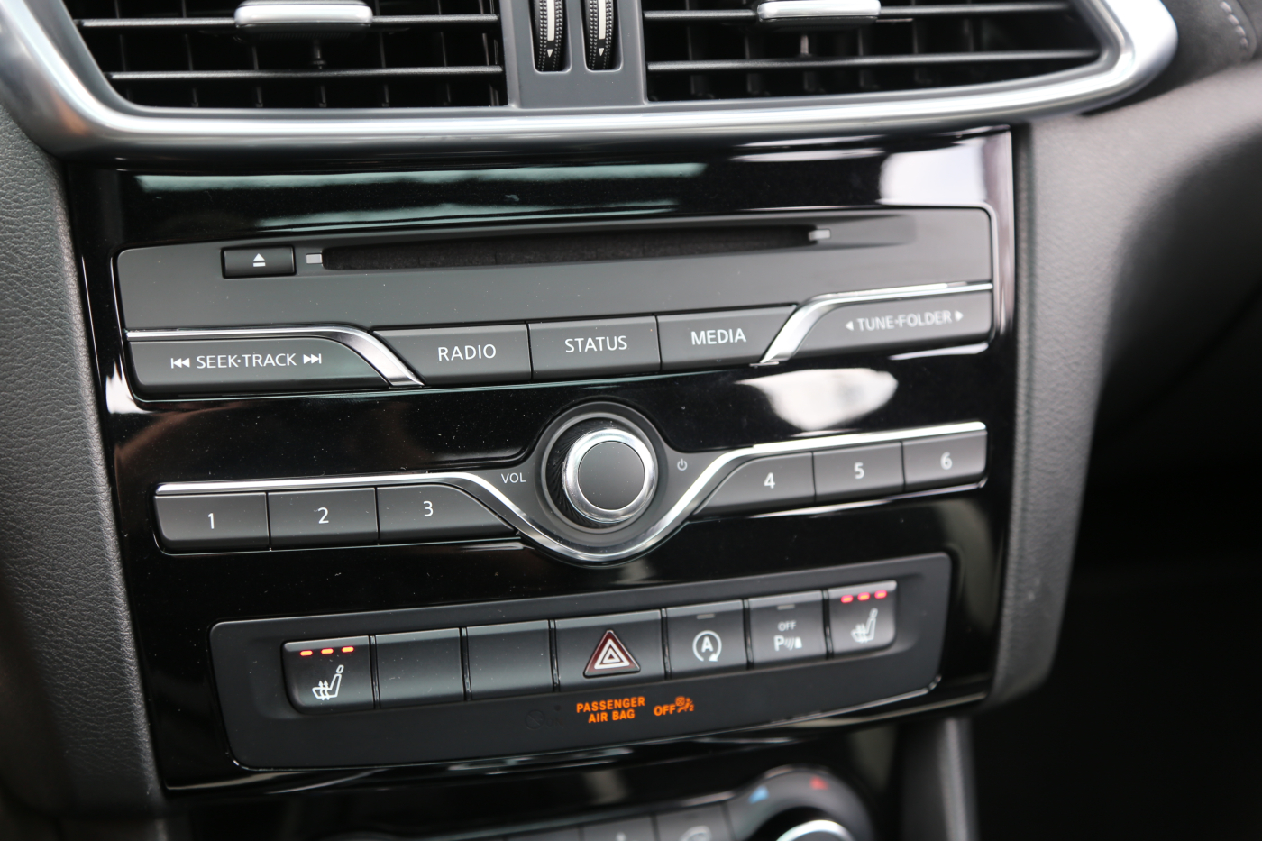 Infiniti Q30