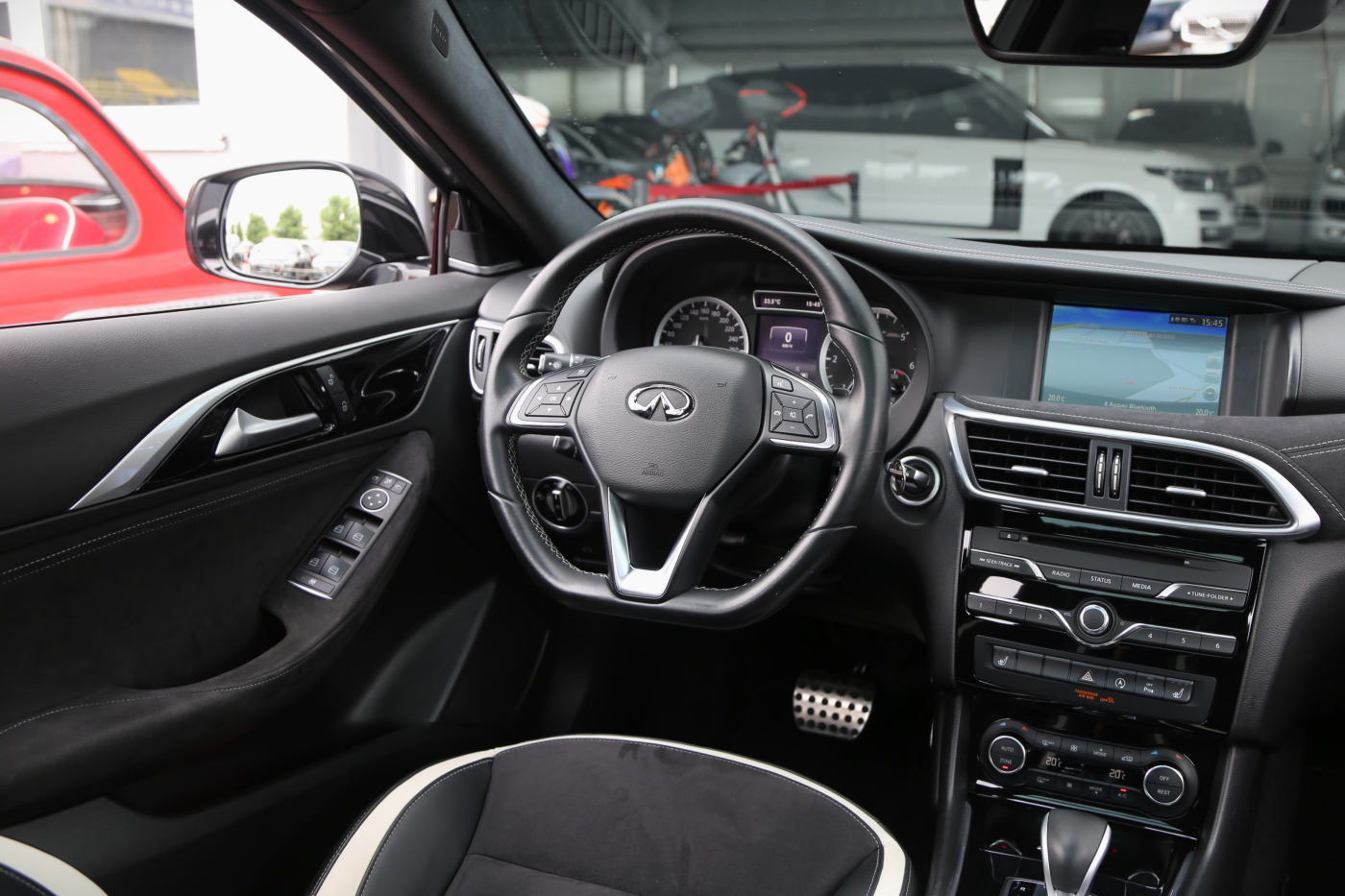 Infiniti Q30