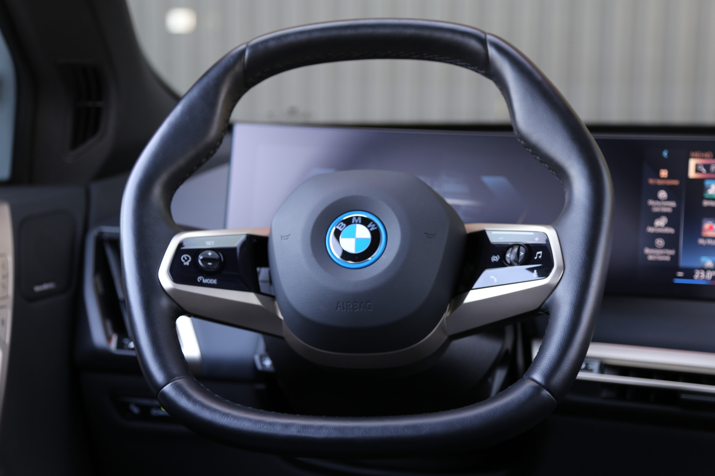 BMW iX