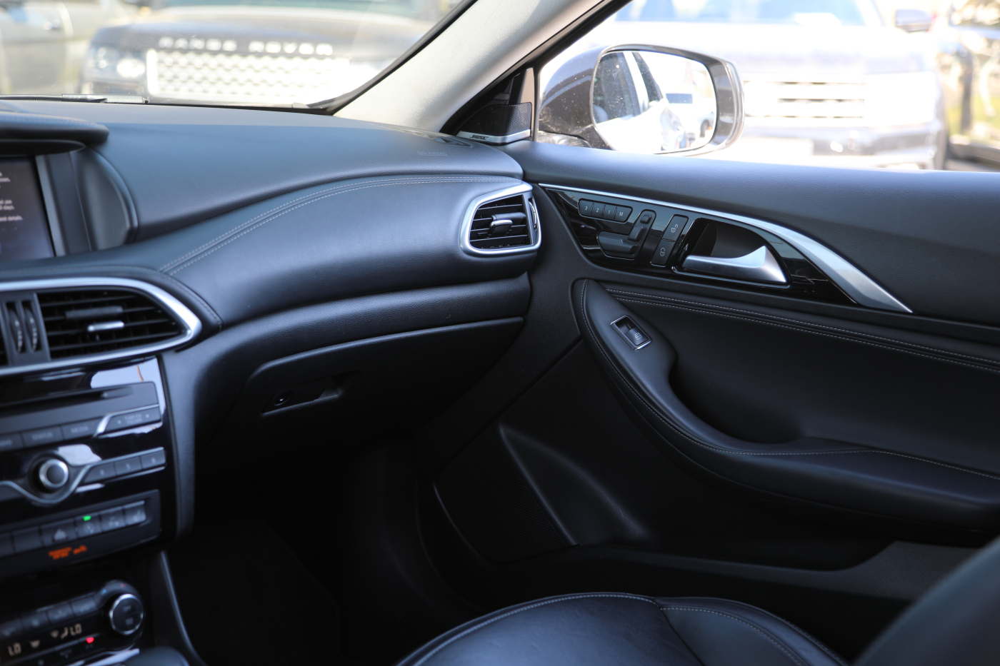 Infiniti QX30
