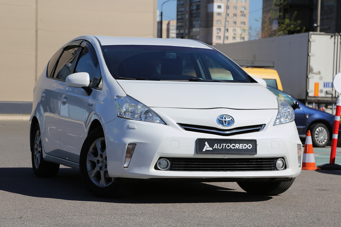 Toyota Prius v