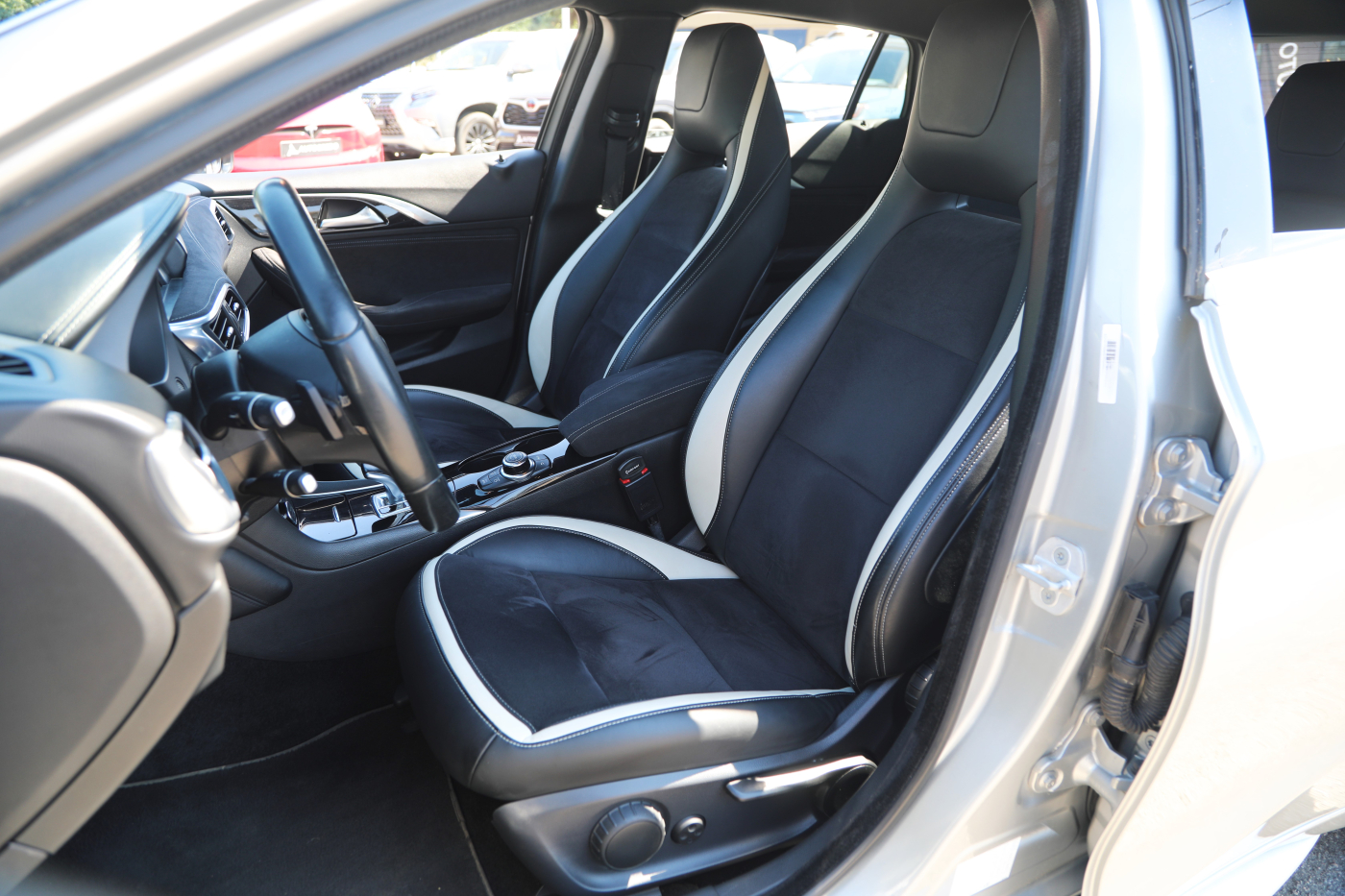 Infiniti Q30