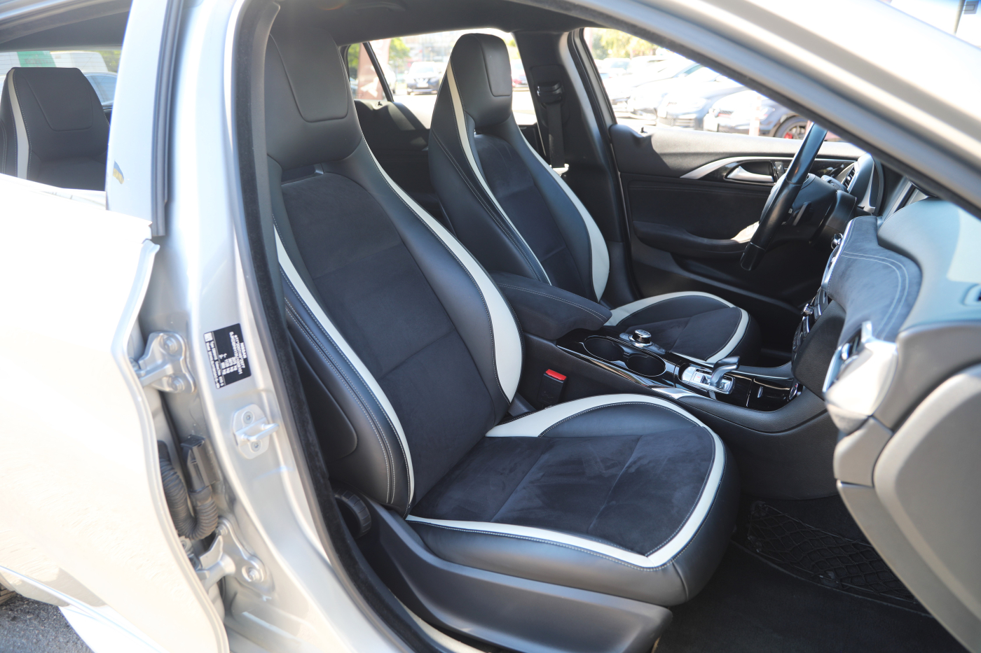Infiniti Q30