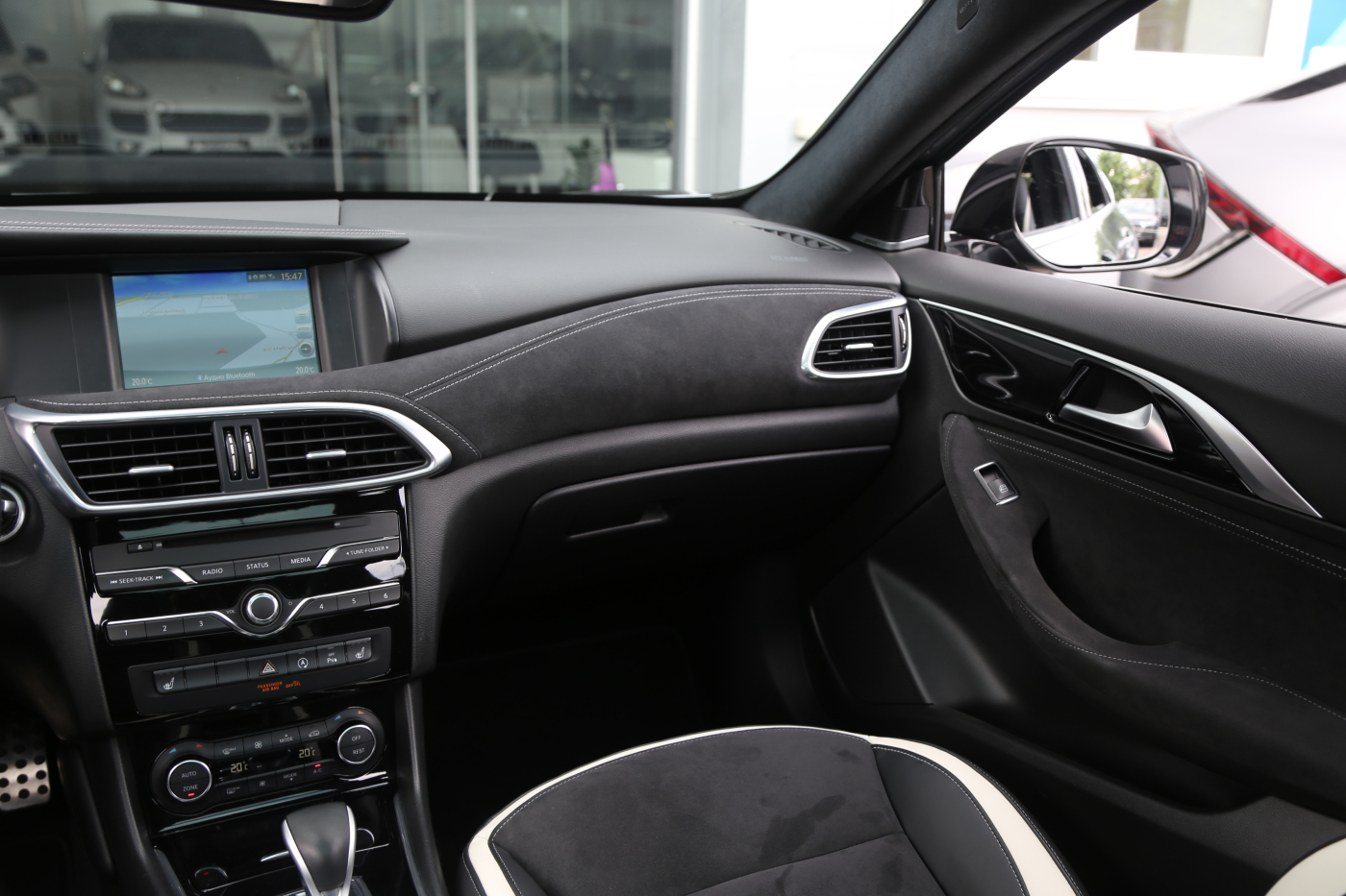 Infiniti Q30