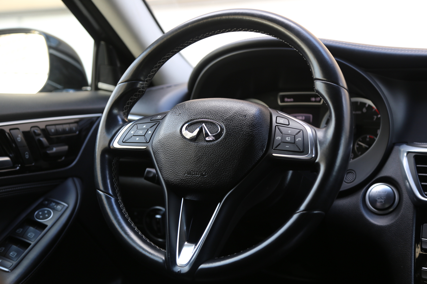 Infiniti QX30